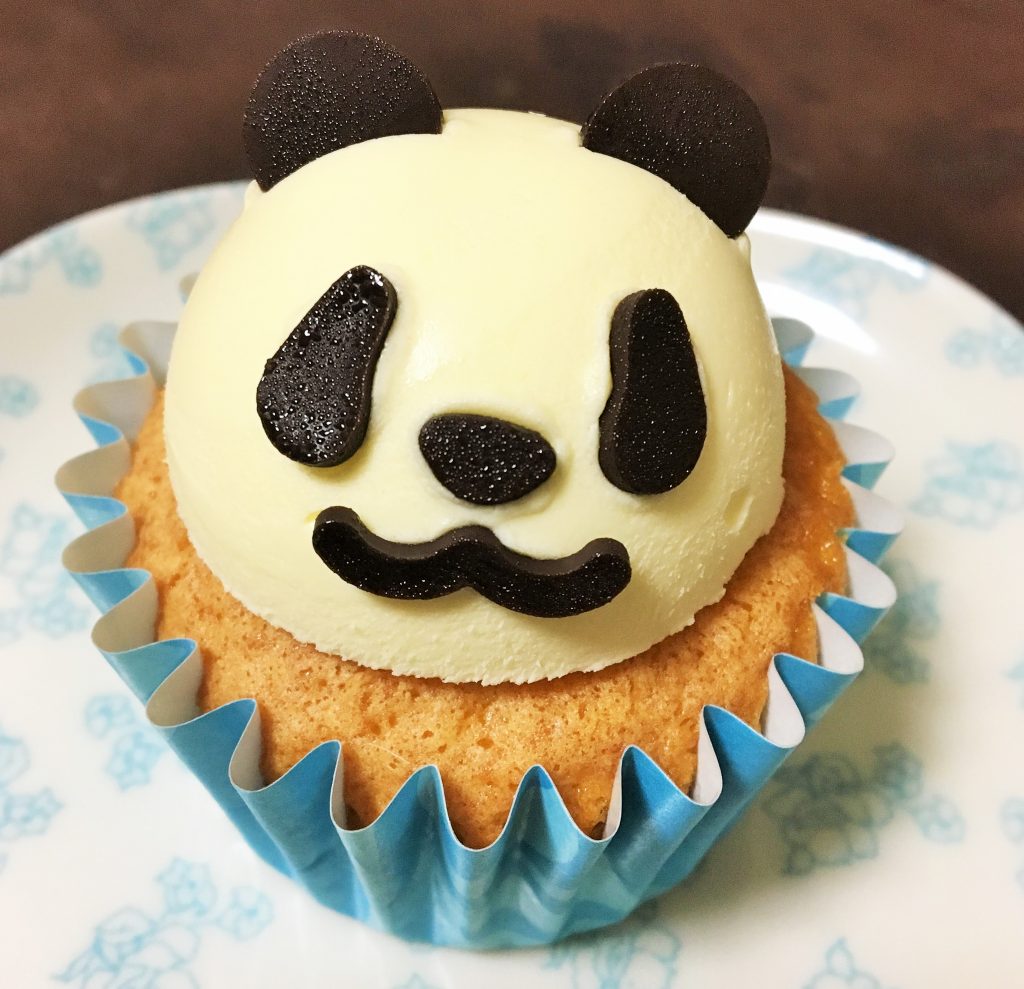 上野駅で発見 かわいいパンダカップケーキ 理系女の猫ブログ スコちゃんの１日